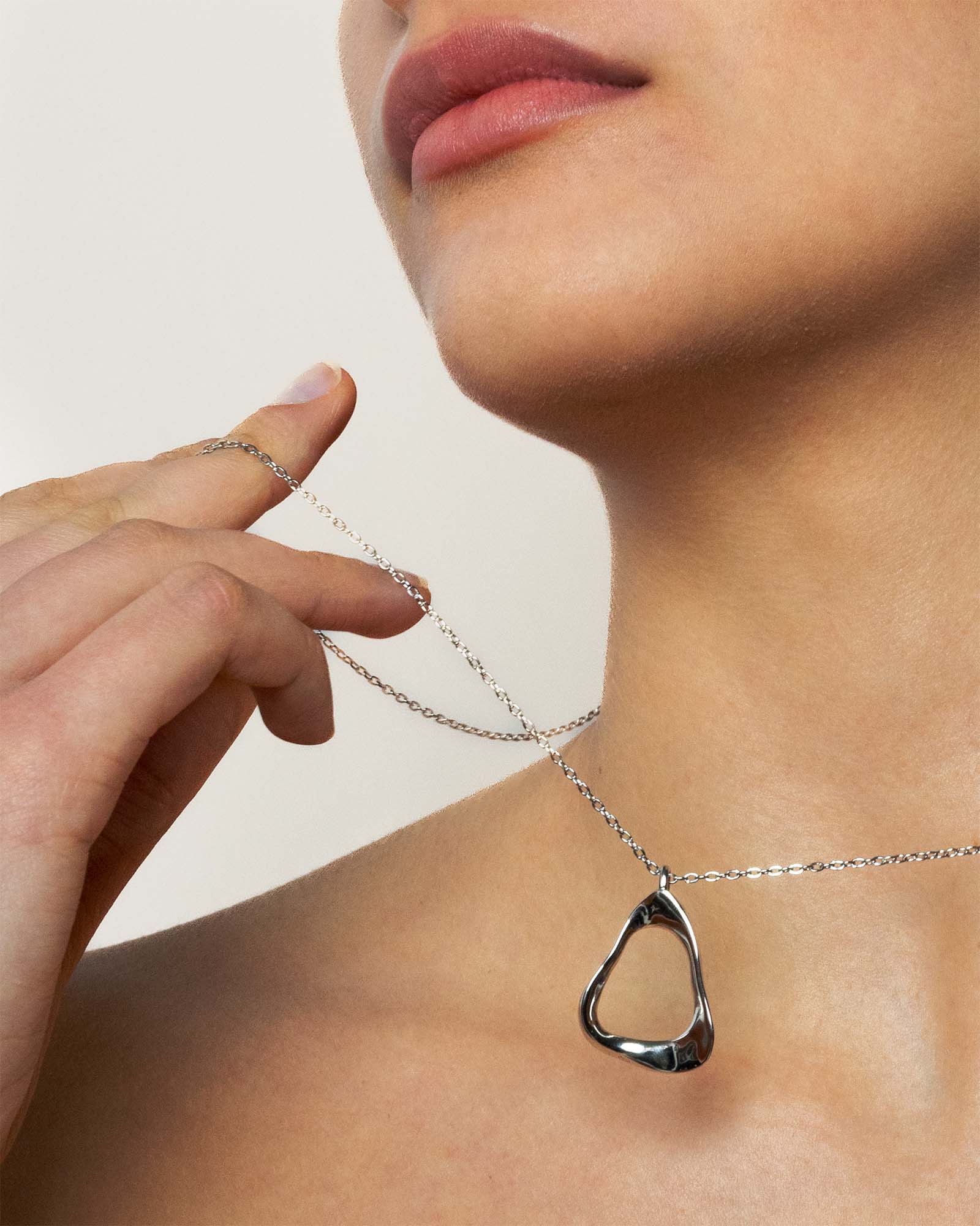 DAIMON NECKLACE